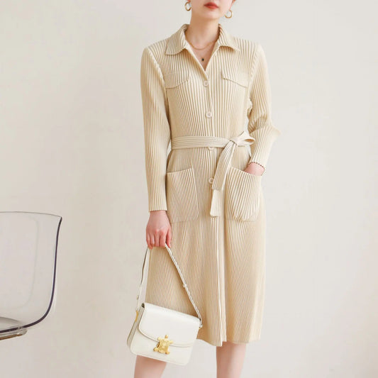 High-quality trench coat with pleated design British style casual and versatile for commuting and everyday wear